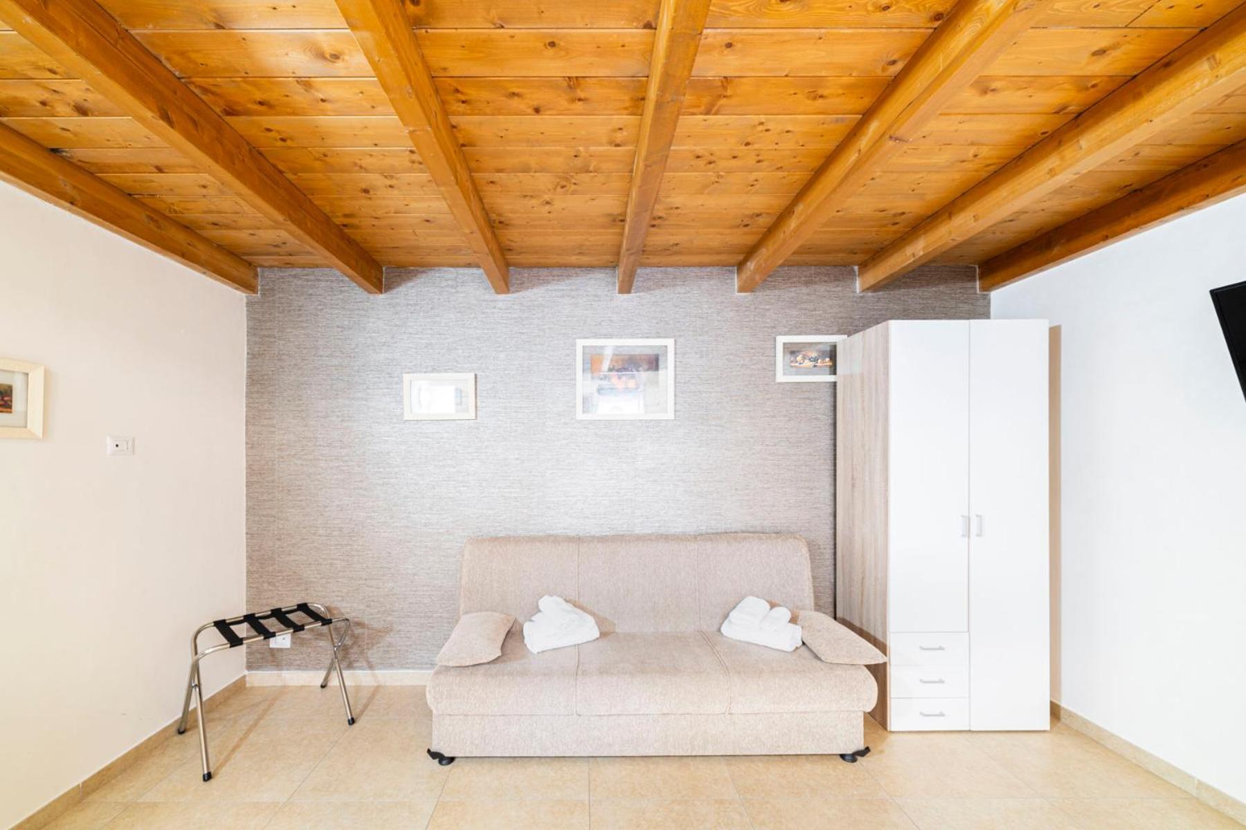Bed & Breakfast Corso 138 - Sleep & Fly - By Domusextra Napels